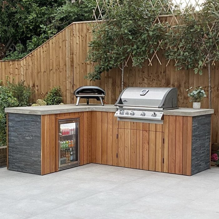 L-shaped outdoor kitchen and built-in grill island